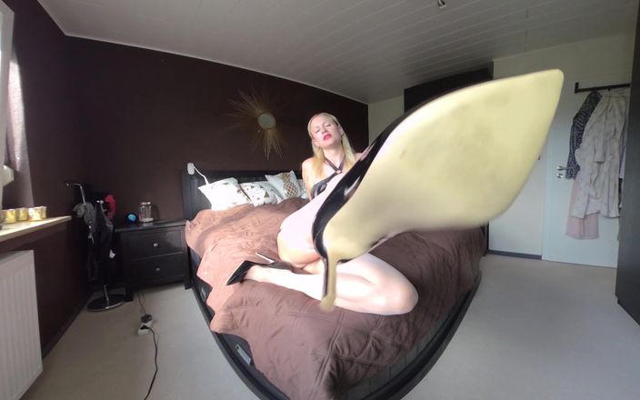 BlondeHexe VR: CEI और CBT महिलाओं का दबदबा