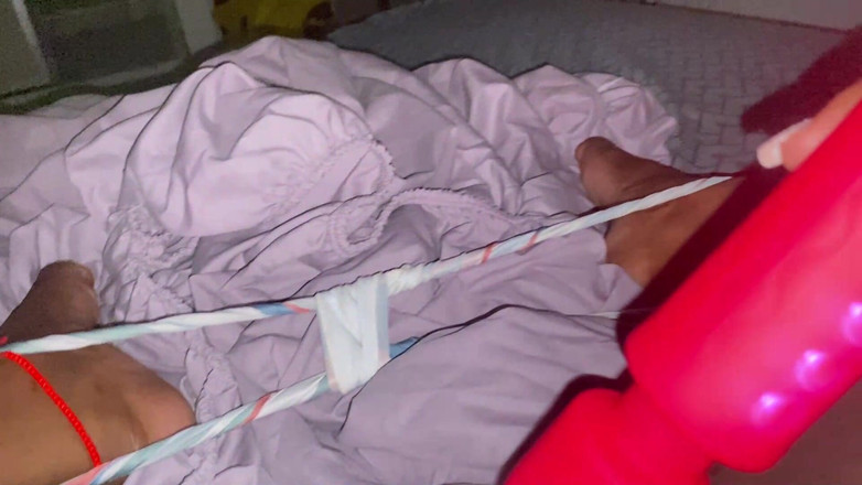 omairaberbatov: Hàng xóm gửi cho tôi một video thủ dâm vào...