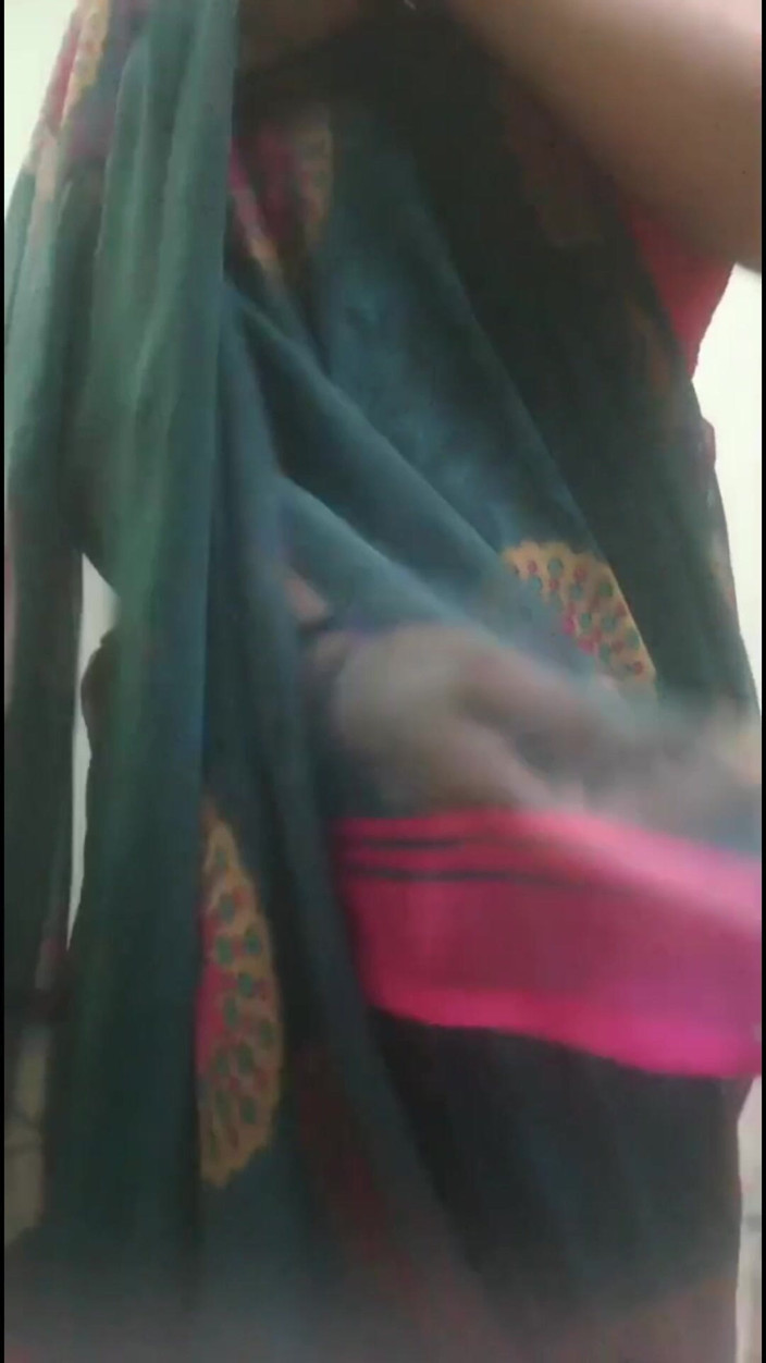 Desi_Tease_Queen: デシサリーの脱衣からかい