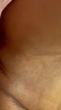 Služka chce, abys jí vystříká na kundičku