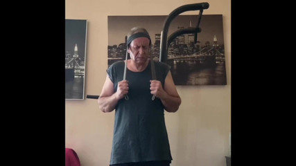 Alex Igogo: Cvičí a masturbuje