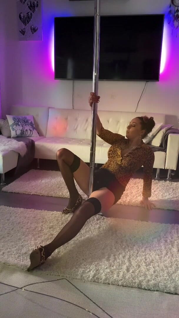 BambiAmbita: Bambiambitas JOI z Pole Dance i Buttplug