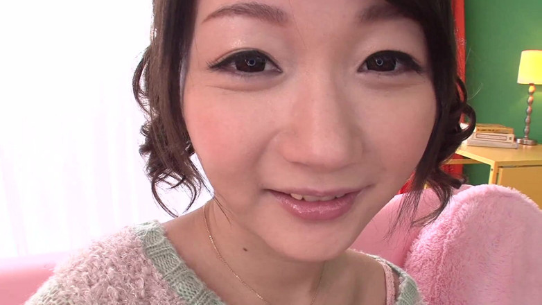 Japanese Cheats: Ragazza asiatica cavalca forte con il cespuglio naturale e una...