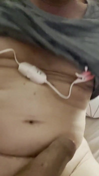 Branlez Le Latte Excité Et Branlez Les Testicules Dodues