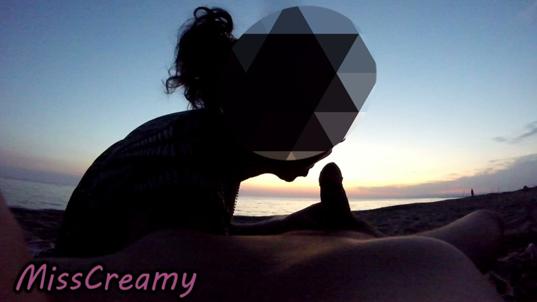 Miss Creamy: โชว์ควย, รุ่นแม่น่าเย็ดฝรั่งเศส, แม่น่าเย็ดอมควยที่ชายหาดเสี่ยงภัย, Maspalomas, แก้ผ้า, ยิงน้ําเงี่ยนที่ชายหาด