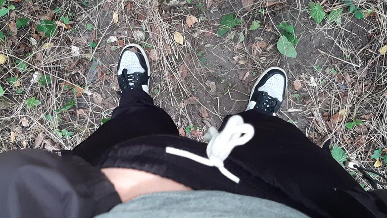 Lesbian-candys: Lesbian berisiko masturbasi di hutan