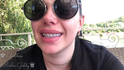 Goddess Misha Goldy: ริมฝีปากใหญ่เซ็กซี่เลียจมูกดมจูบและเมาแว่นตาบนทะเลสาบ