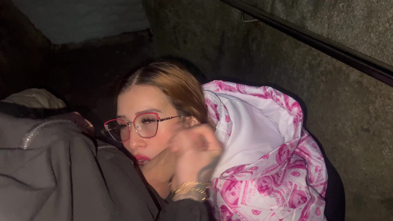 Katty Blake: カティ・ブレイクは、コルド州アンティオキア州グアタペのピエドラ・デル・ペノールでセックスをしている観光客によって発見される