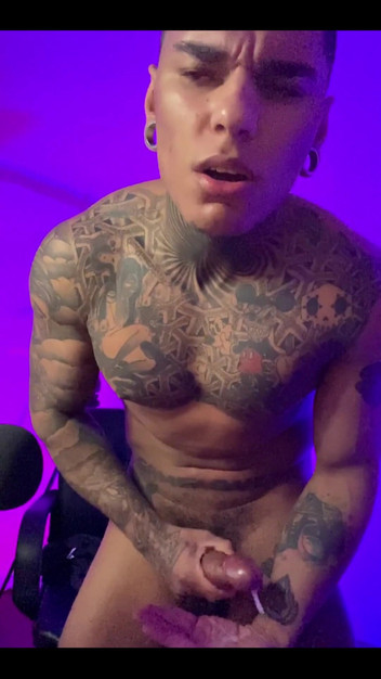 Exxtevao: वीर्य निकालना और खाना