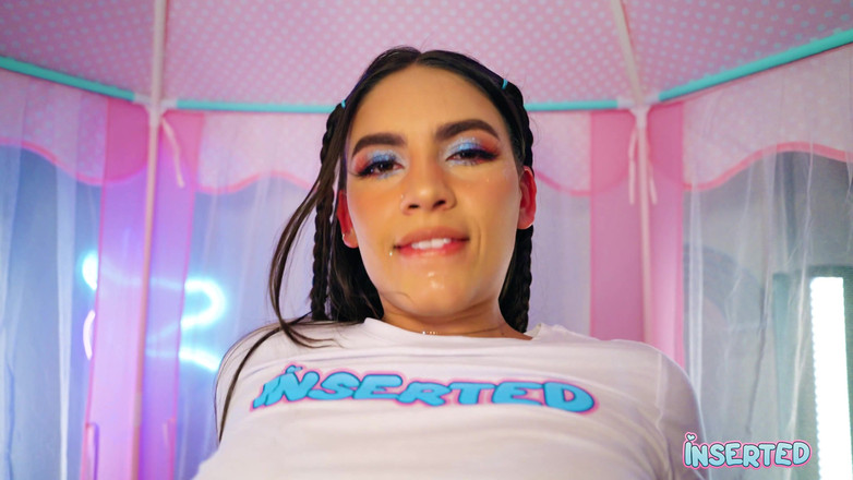 Inserted: Isa membuatkan pepeknya twirl