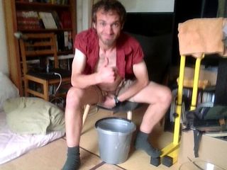XlPmml: Bator Caveman se pișă în jur și se bucură de Peștera Lui-bărbăție
