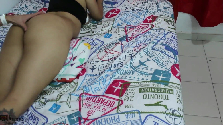 Vayolet: Saya lari dengan abang tiri saya ke tempat yang sunyi...