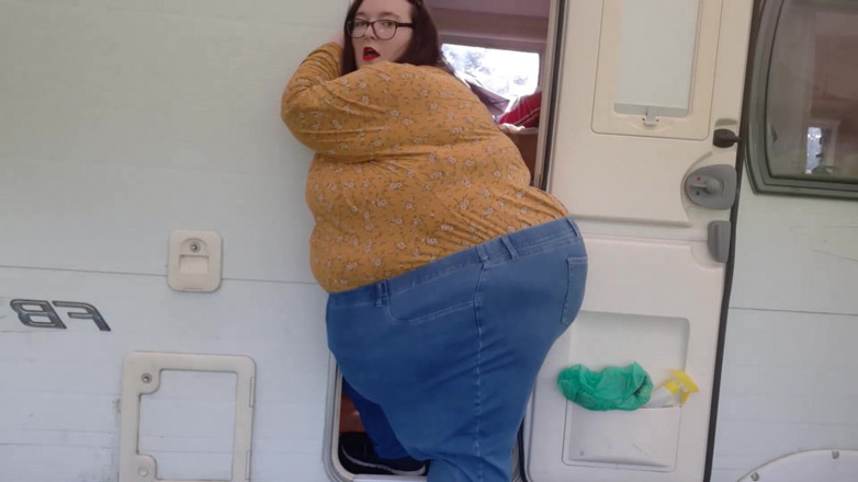 SSBBWLadyBrads: SSBBW vs porta piccola