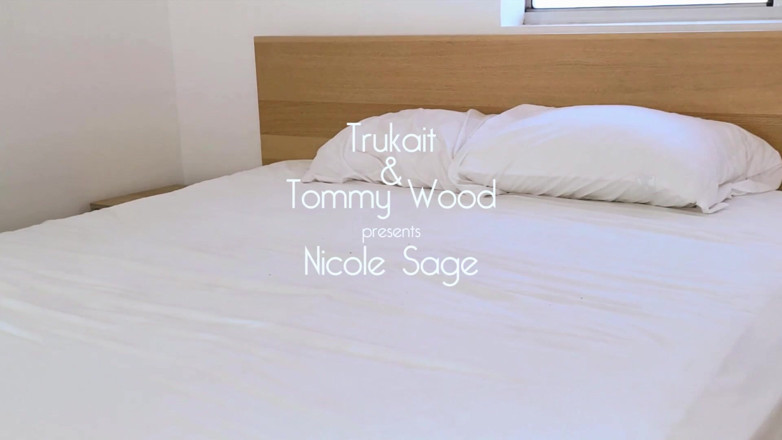 Tommy Wood XXX: Moje žena si přivedla amatérku s velkým zadkem pro vůbec první...