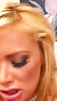 Shyla stylez prende l'enorme cazzo del suo ragazzo in bocca e poi la sua fica