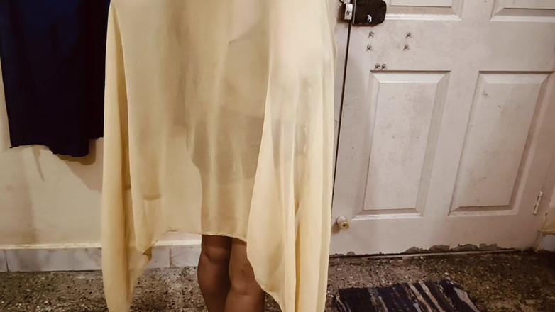 Madhu bhabhi: Natural Village House Wife Nude Bathing Video