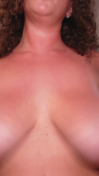 Ältere nachbarin körpertausch mit kurviger junger MILF
