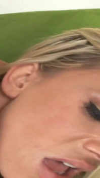 Video bokep antar ras kylie g worthy si tante seksi dengan memek mulus dan rambut emas pengen banget dientot habis-habisan sama kontol besar pria kulit hitam