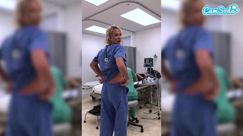CamSoda: Fit MILF Enfermera Es Despedida Por Masturbarse En El Hospital