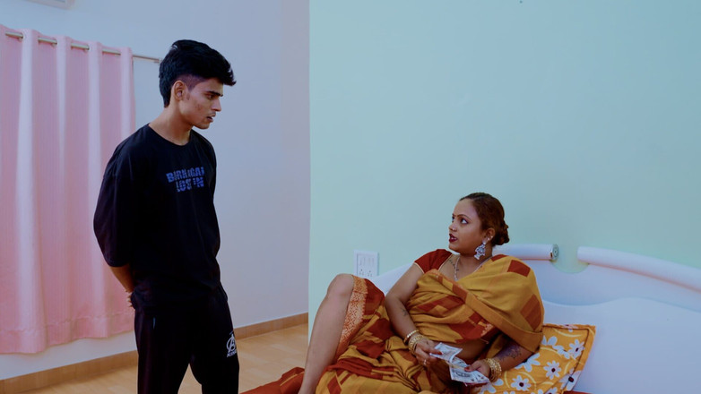 Tightmaal: Індійські багаті жінки дезі наймають хлопця, відтраханого величезним членом у пизду та піхву , чувак із шести пакетів