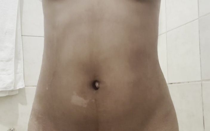 Alice Lima: Brasilianisches mädchen nimmt ein bad nackt