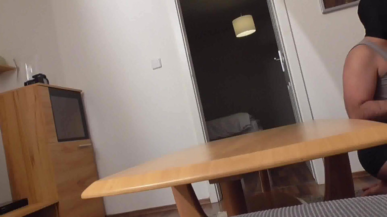 Femdom Austria: Sie benutzt ihren sklaven, um ihre muschi zu lecken