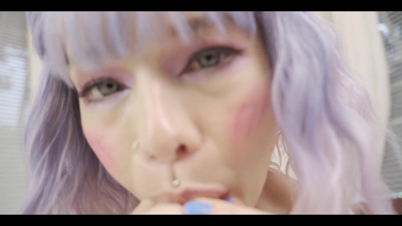 Karneli Bandi: Cute Teen Lick Feet. Karneli Bandi