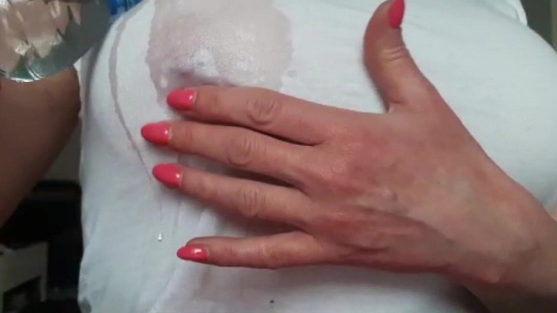 Aqua Pola: Orgasme Puting Dan Menyejukkan Dengan Membasahkan Baju-T Saya