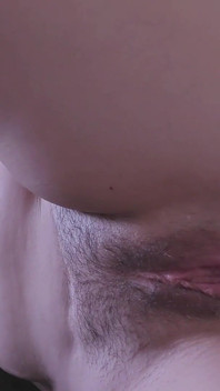Por favor papi no vayas demasiado profundo! Follando a mi hijastra mientras ve porno