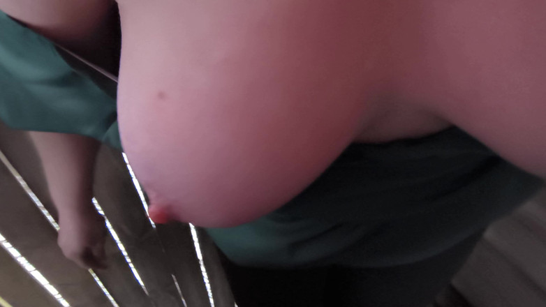 Bouncy Tits Action: Plácání zasněžených koz