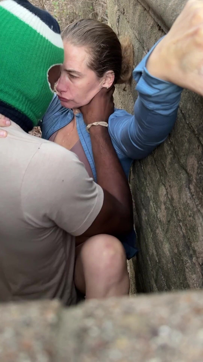 Jackrackemxxx: Lanun mengongkek hotwife jalang di dalam hutan