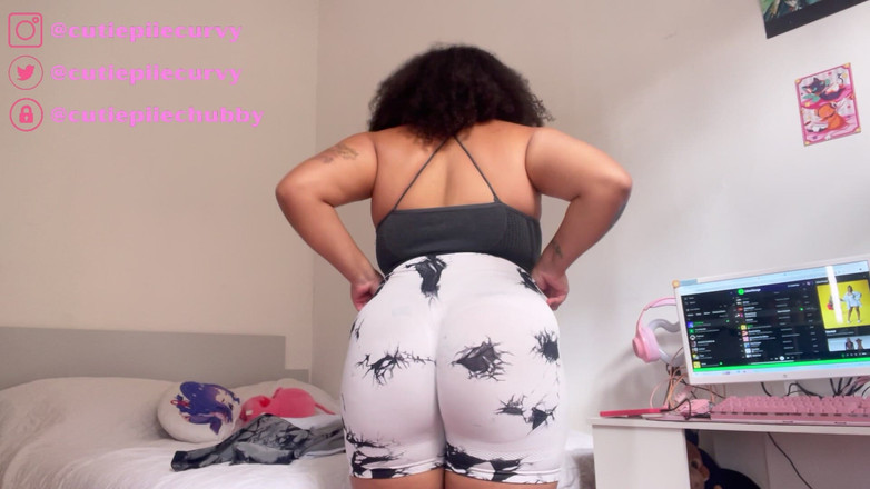 Cutiepiie Chubby: Cewek semok ini lagi asik dengan legging di gym