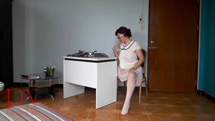 Regina Noir: Sekretär. sexretary. Kein höschen, büro-milf. Nackt im büro. Nackte sekretärin...