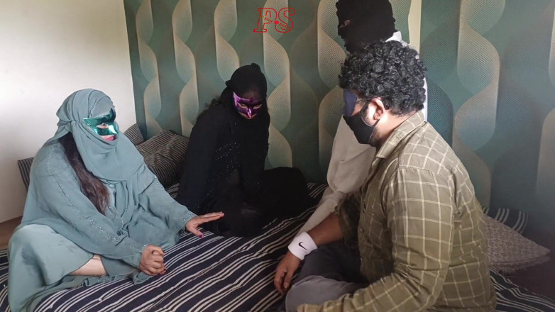 Pstarindia123: Dua tante seksi india dientot gaya doggy habis-habisan - audio bahasa...