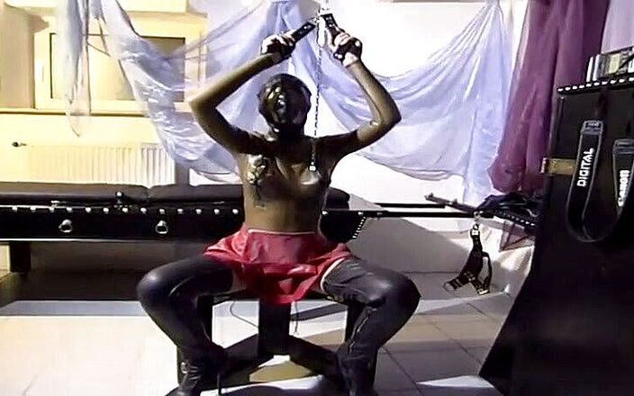 Fetish Desire: Action BDSM avec une nana masquée