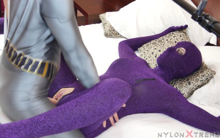 Nylon Xtreme: Nora Fox Purple Zentai preñada