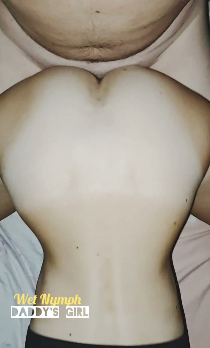 Wet Nymph: 베이비시터의 후장 따먹기 오르가즘