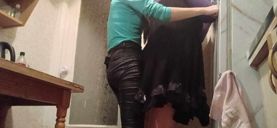 Lesbian-illusion: Saya mengongkek jiran saya yang sudah berkahwin dengan strap-on di...