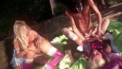 Porncentro: Sexy holky dostanou šanci sát a šukat dlouhého tvrdého ptáka