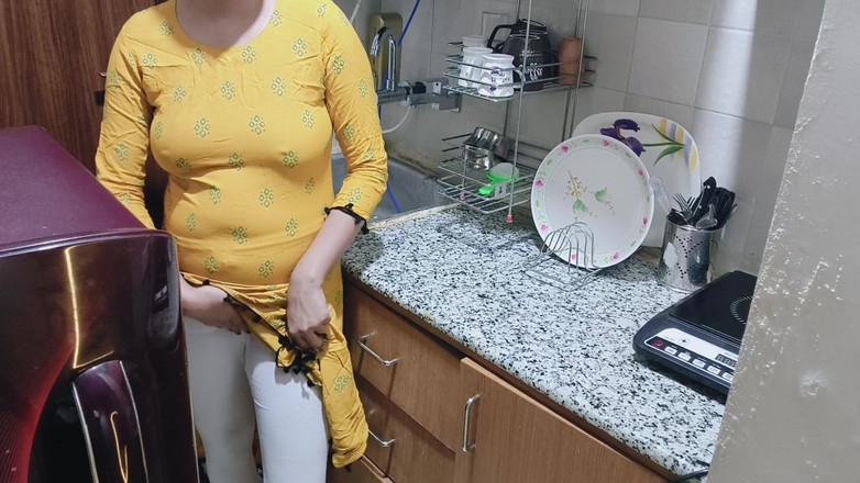 Saarabhabhi6: Je trouve ma belle-mère excitée dans la cuisine - porno en...