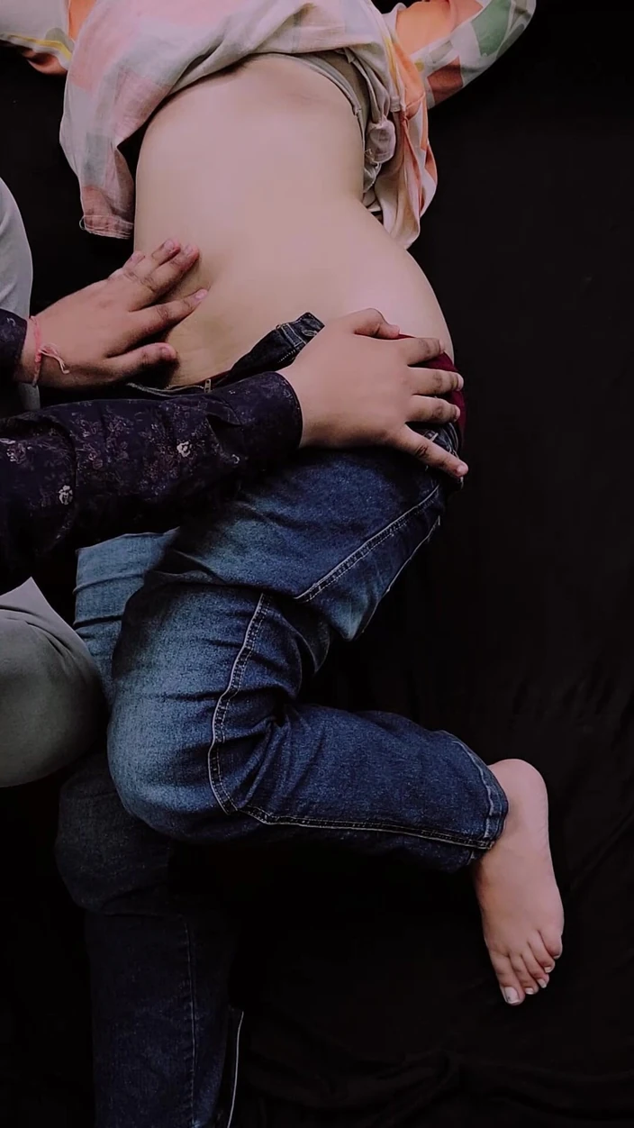 Vicky Thakur: I Fuck the Service Employee She Just Gave Birth and...