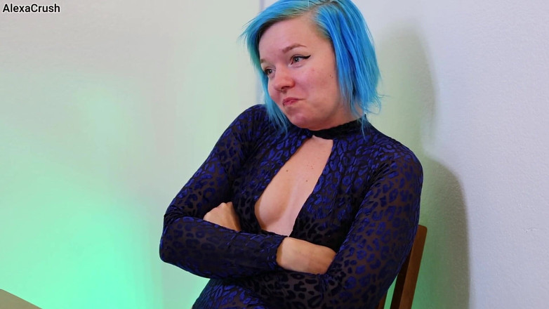 AlexaCrush: Дрочка руками потайки за обіднім столом