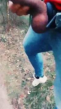 Il ragazzo troia in cam4 sexy pornostar esibizionista arrapata espone un grosso cazzo troia nell'area di crociera Am stern berlin a115