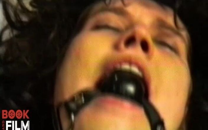 Temptation of pain: Ultimate Plåga bunden och trasig