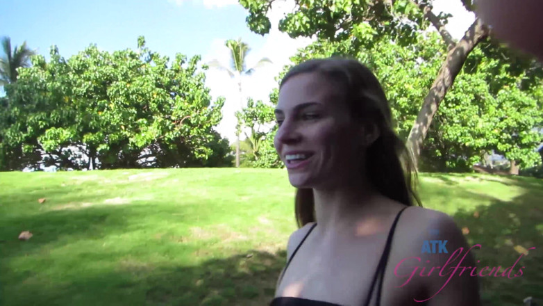 ATK Fans (Girlfriends): Percutian maya Hawaii dengan Sydney Cole 1/6