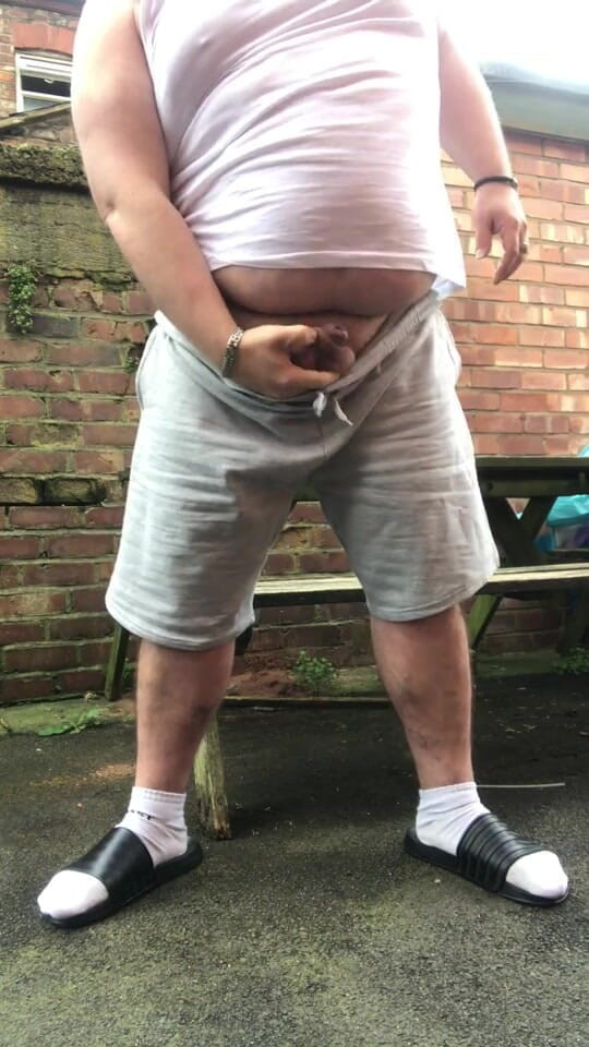 B A Bear: Fat Dad Smoking &amp; Wanking in the Alley