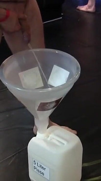 로젤라와 함께하는 5리터 오줌 컬렉션
