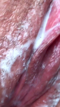 Je doigte la chatte de ma femme jusqu'à l'orgasme
