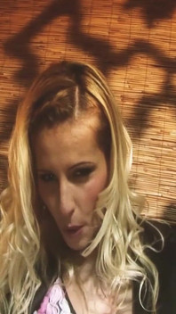 seksi götlü sahne 2_a iç çamaşırlı güzel çift birlikte anal üçlü seks yapıyor