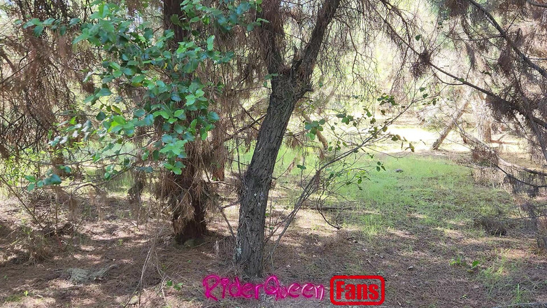 Riderqueen BBW Step Mom Latina Ebony: Riderqueen all'aperto: video per gli appassionati all'aperto